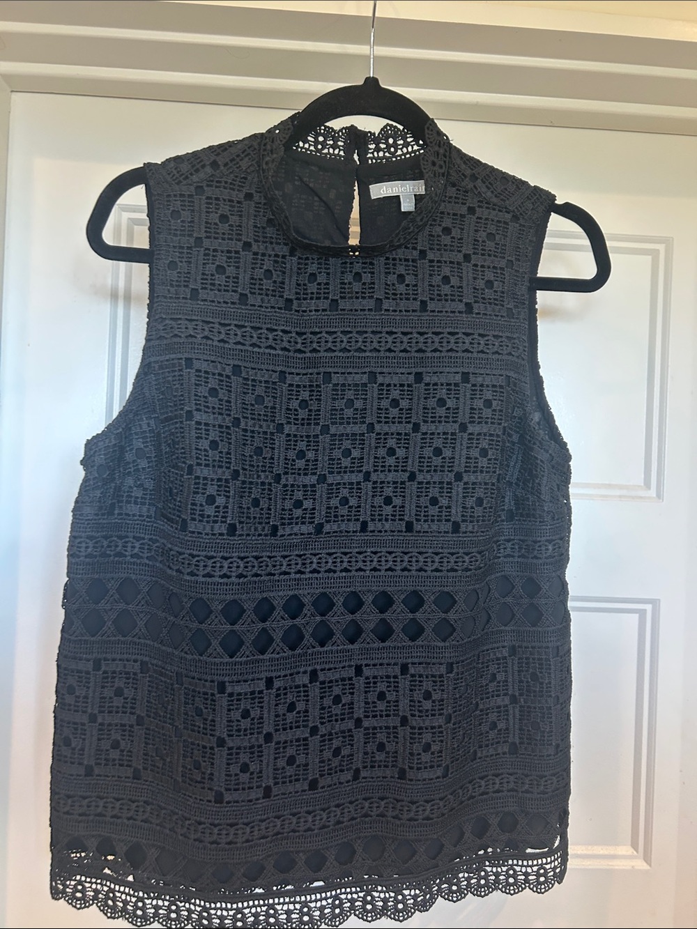 Banana Republic Black Crochet Lace Sleeveless Mock Neck Camisole